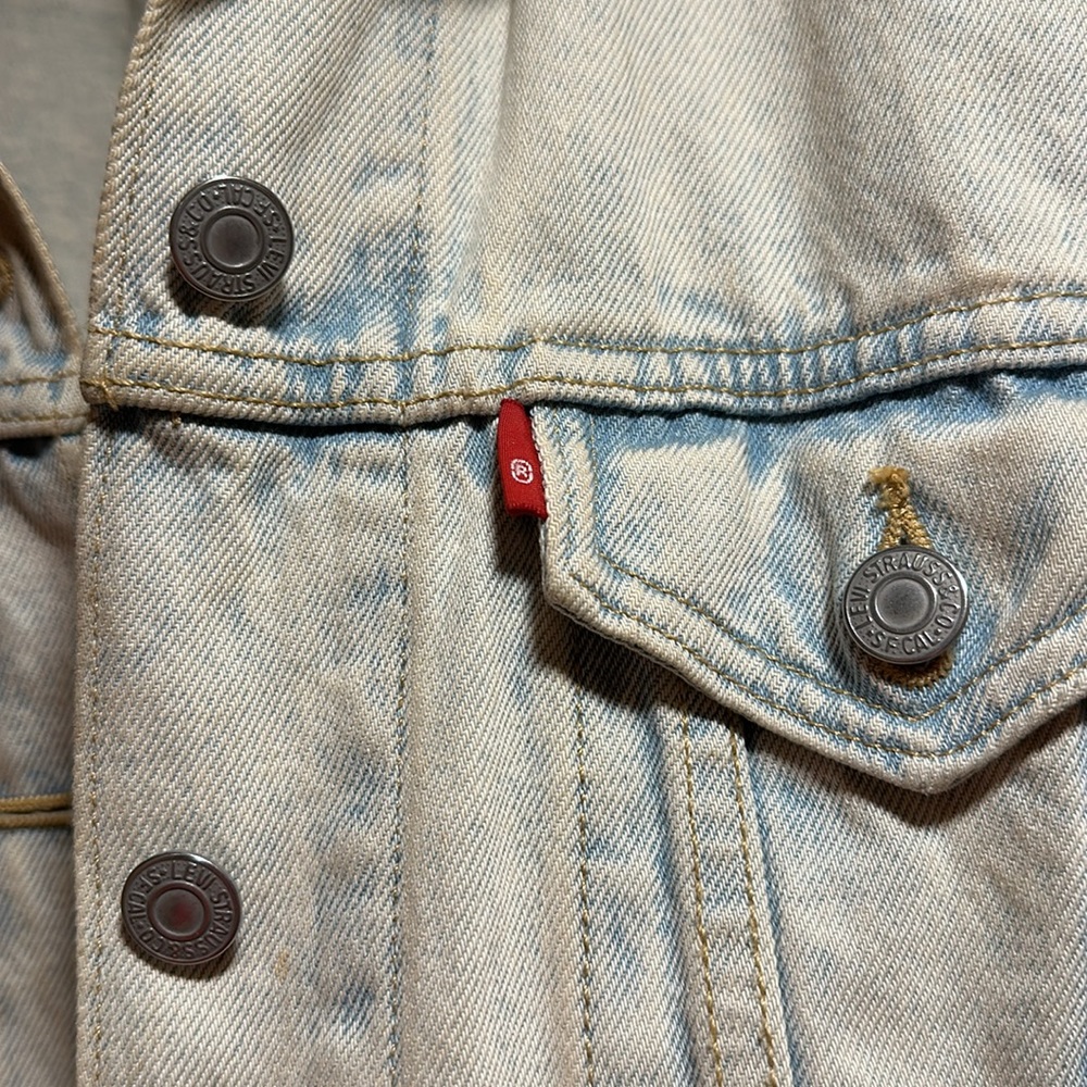 LEVI’S JEAN JACKET - Picture 2 of 5
